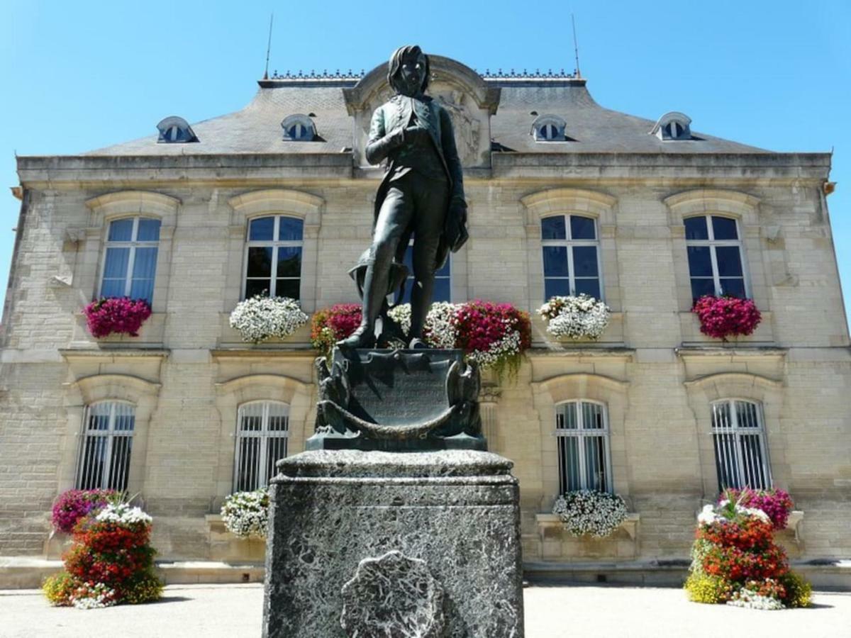 Le Jardin D'Odette Villa Yevres-le-Petit Exterior photo
